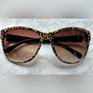 Foster Grant cheetah sunglasses NWOT